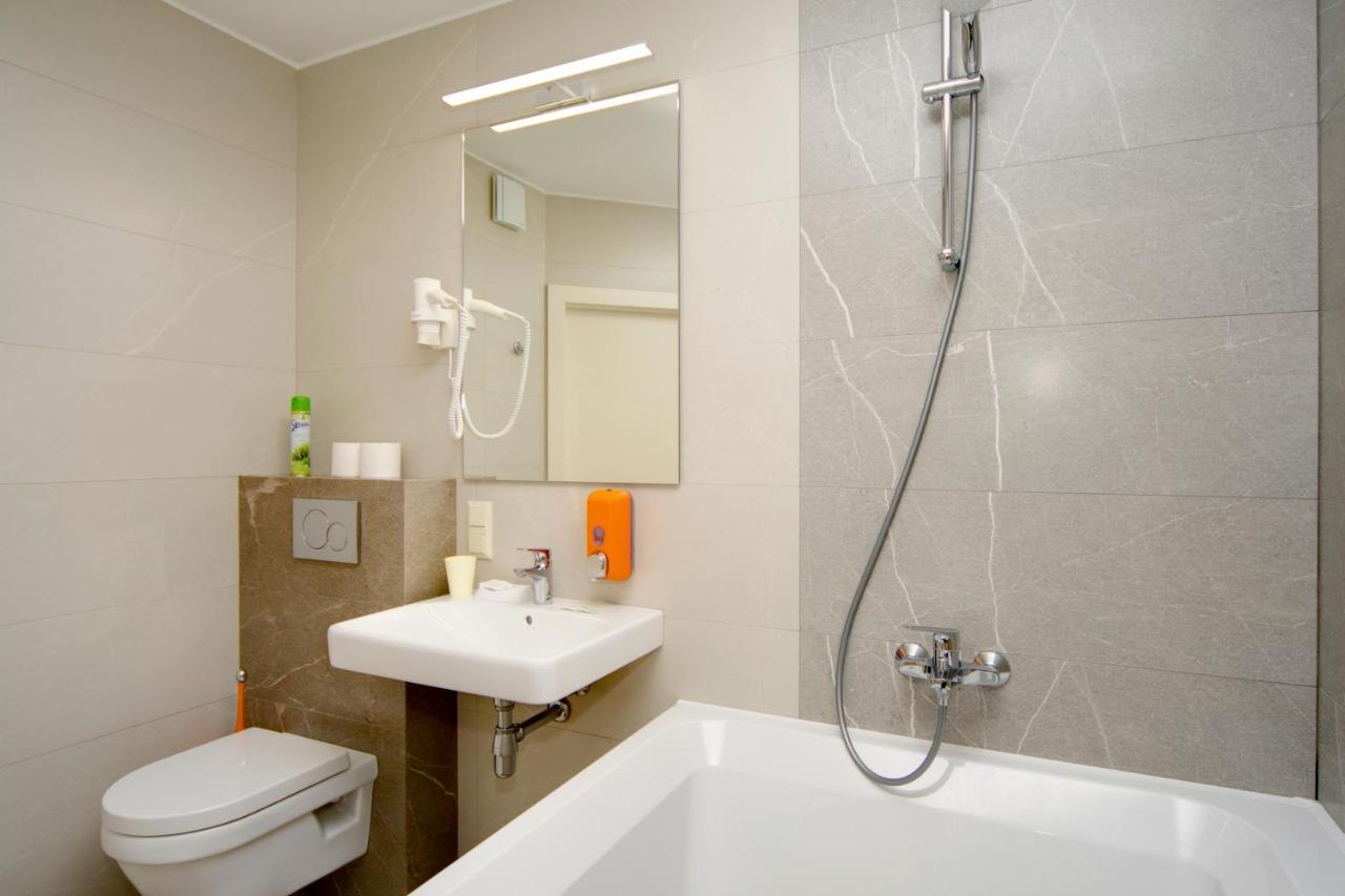 Arena Apartments Kyiv Exterior photo
